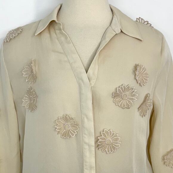 Elie Tahari Silk Button-Down Shirt Jaslynn 3D Floral Applique Blouse Top Cream M - Picture 3 of 10